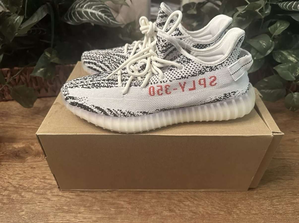 Yeezy 350 Zebra