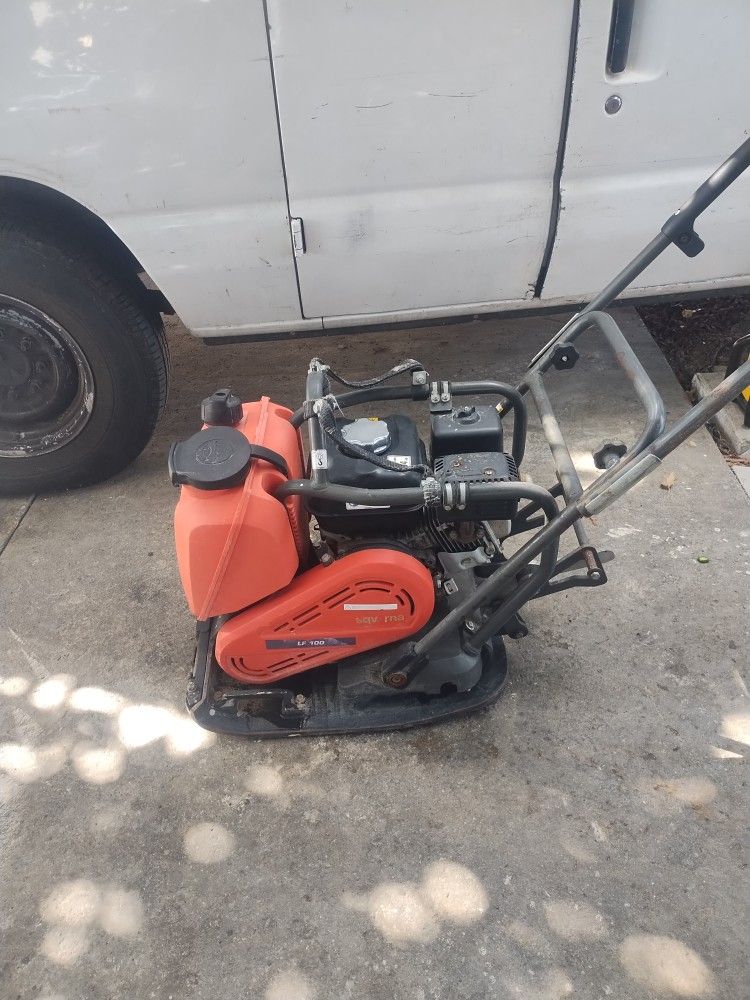 Husqvarna LF 100 Compactadora