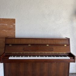 Samick Vertical Piano