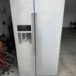 refrigerator 