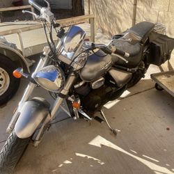 2006 Suzuki M50 Motorcycle 