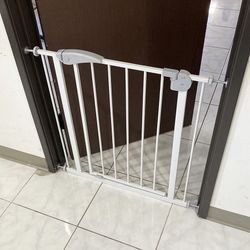 (New) $35 Baby Gate 30-inch Tall for 29-32 inches Wide Doorways Stairs, Walk Thru Metal Pet Dog Safety Fence 