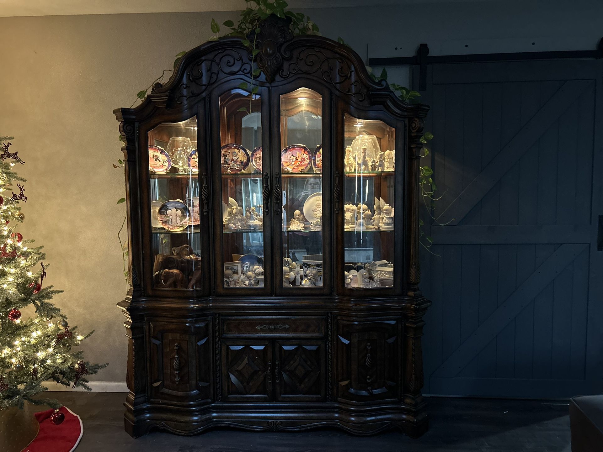 Beautiful China Hutch 