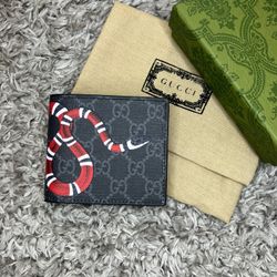 Gucci wallet 