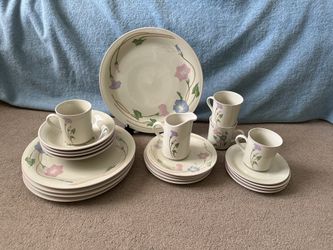 Vintage Sango Primavera Stoneware Dinnerware Set Pattern Number 8495. Set of 22