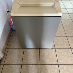 Fellowes Powershred 280 Paper Shredder. Confetti-Cut Shredder.