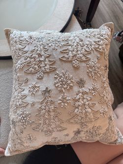 🎄 Hand-Beaded Christmas Throw Pillow — $30 OBO