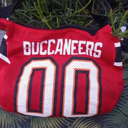 Nice BUCCANEER PURSE, NYLON MATERIAL.  SMOKE FREE. ONE OF A KIND.  VERY CUTE DURING THE BUCS SEASON 