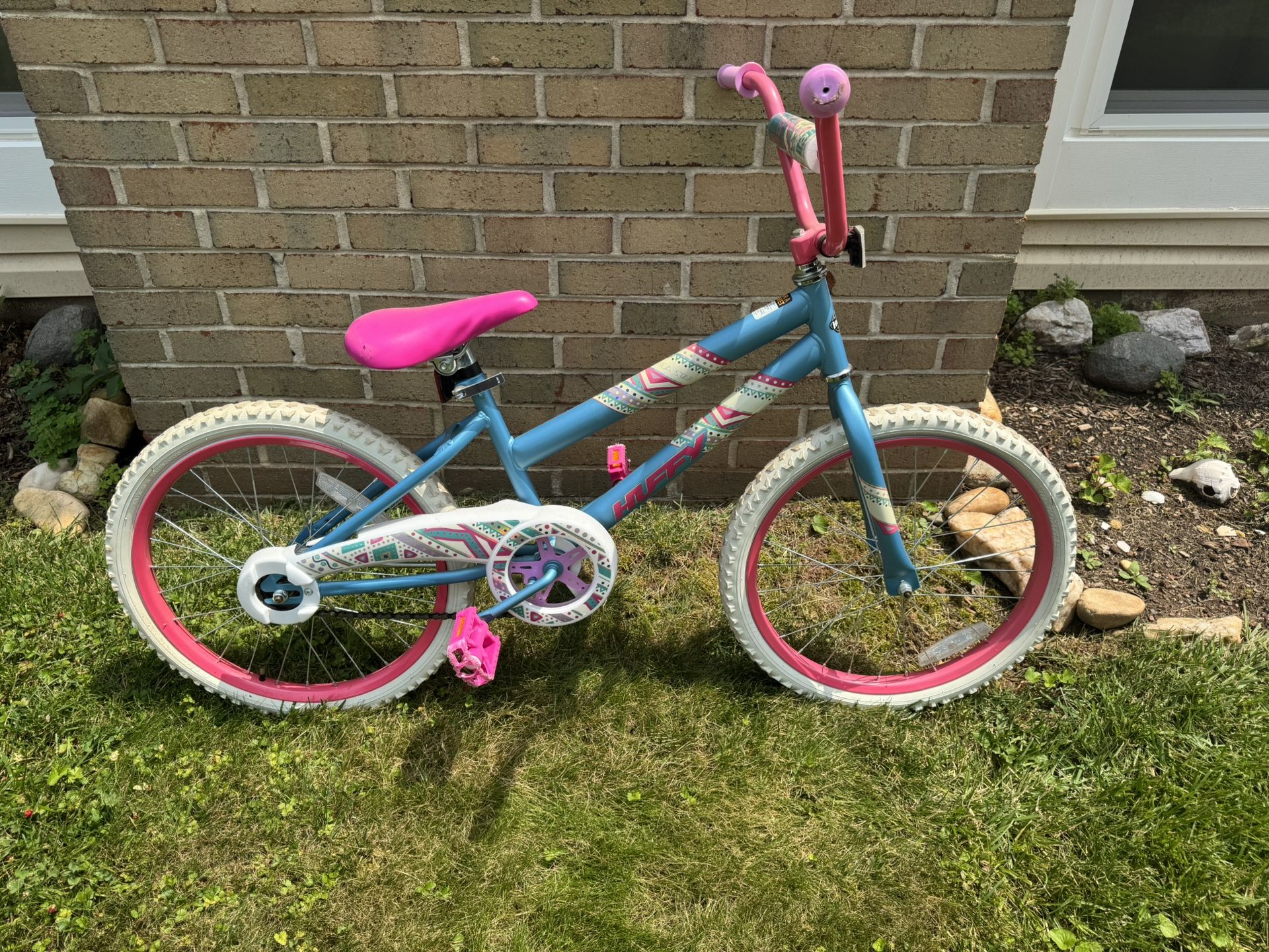 20” Huffy Bike In Great Condition, Just Needs Some Air. Garage Stored.