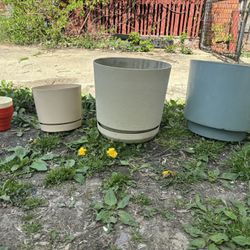 Vintage Pot / Planters 