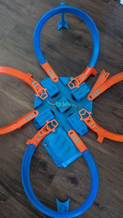 Hot Wheels Criss Cross Crash Track