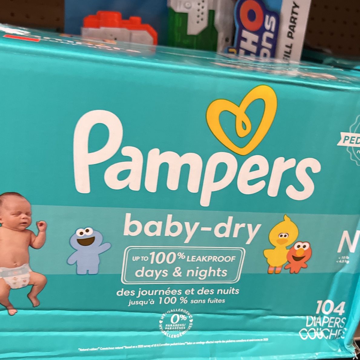 Pampers baby-dry UPTO 100 % LEAKPROOF days & nights des journées et des nuits jusqu'à 100 % sans fuites 0%Pampers baby-dry UPT0 100% LEAKPROOF days & 