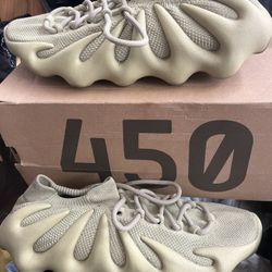 Barely Worn Yeezy 450