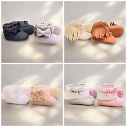 3/6months new boots $10each /$10cada uno