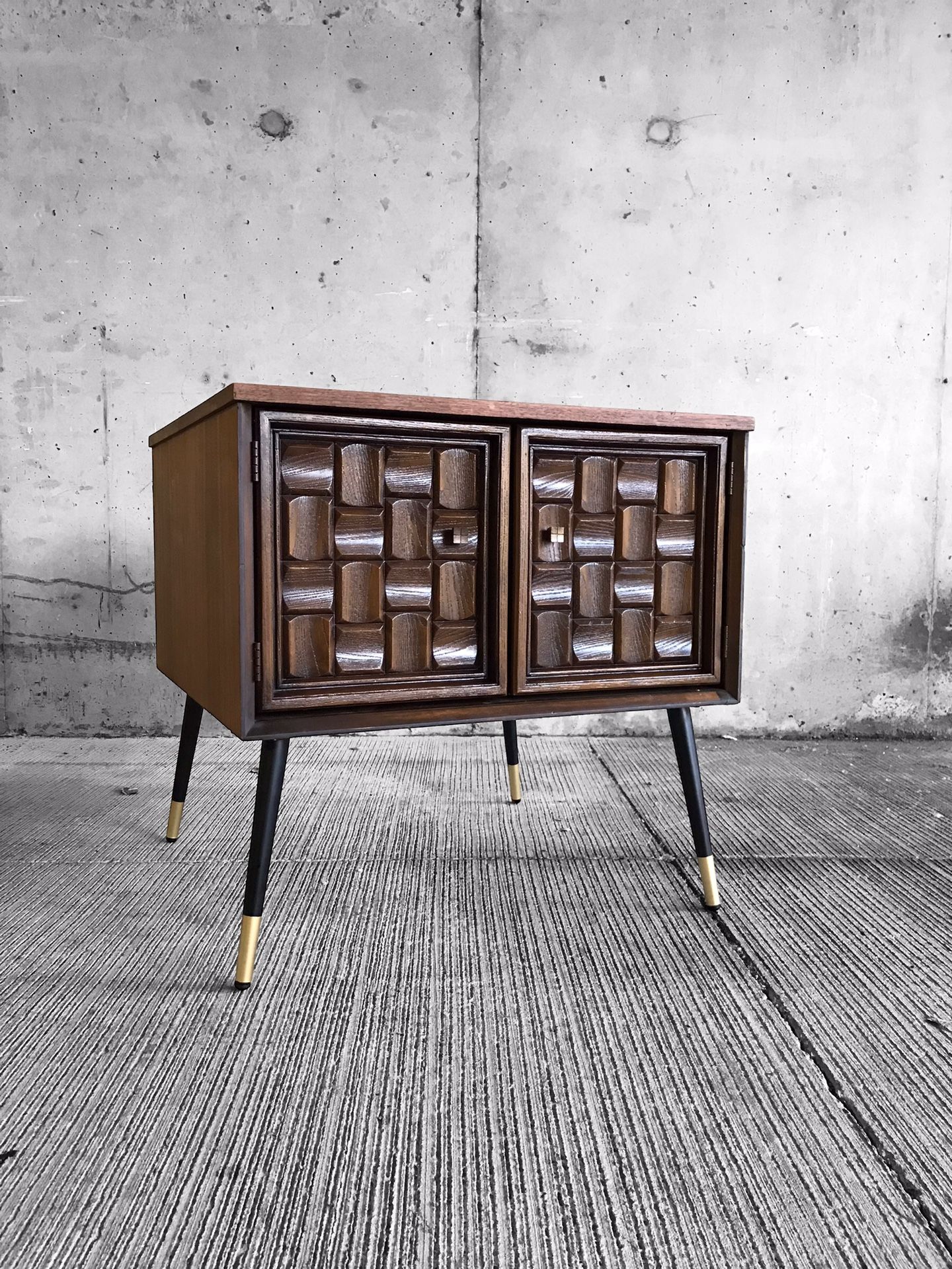 Beautiful MCM Solid Wood Coffee Table With Modern Twist. Reimagined With Love 🖤