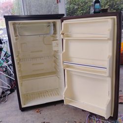 Mini Fridge 