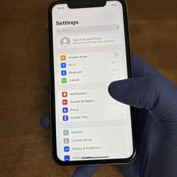 iPhone 11 64GB Unlocked – White (Fully Functional)