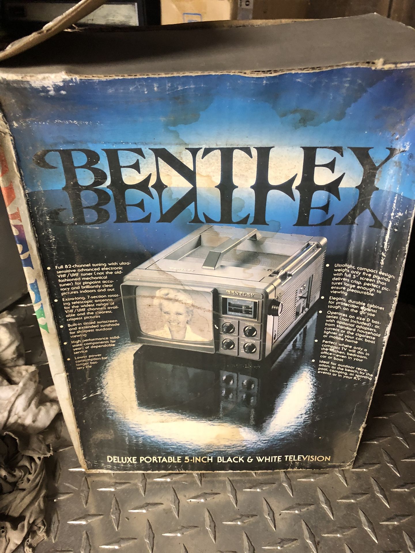 BENTLEY DELUXE PORTABLE B & w TV