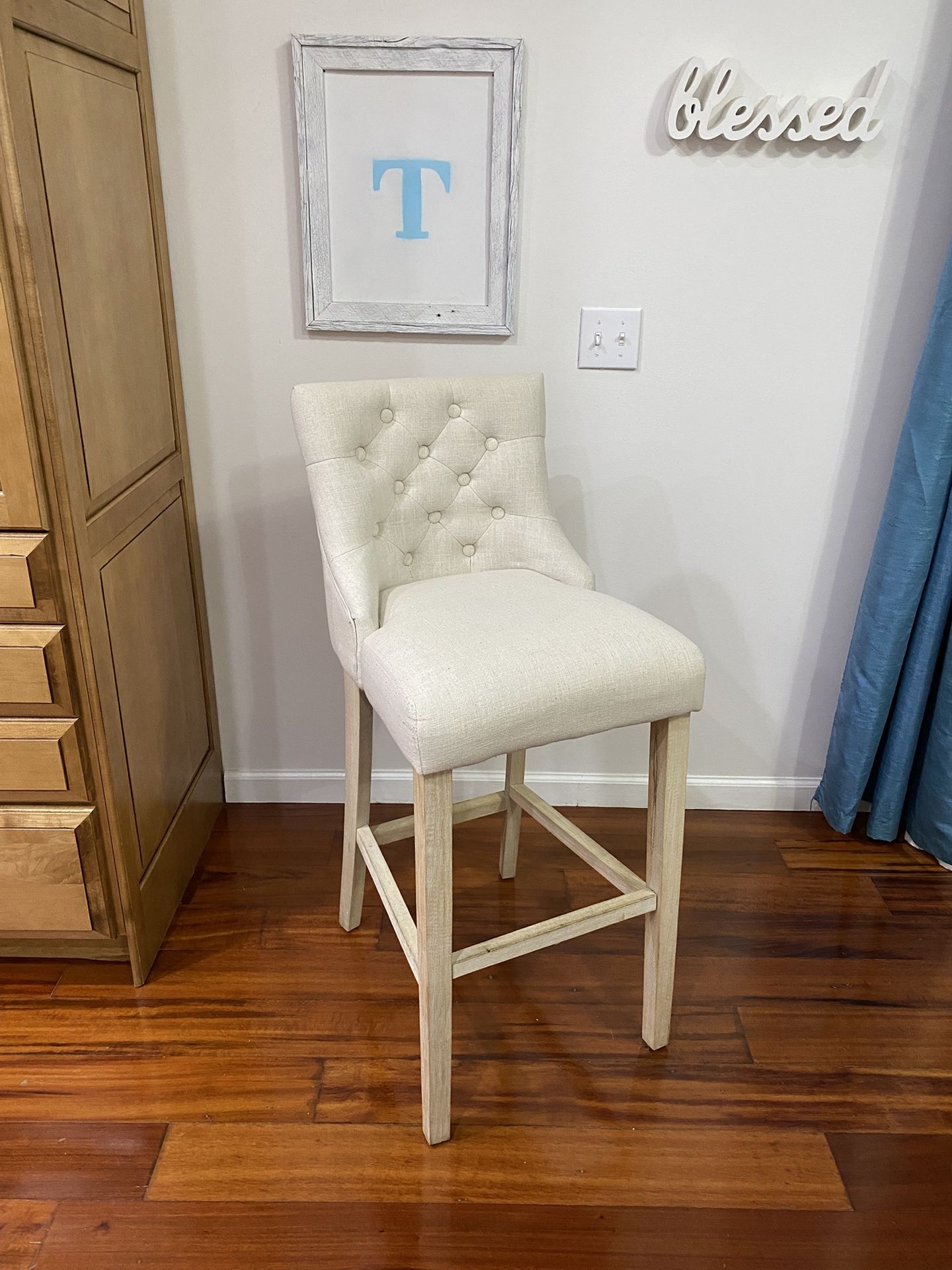 4 Kitchen Island Stools