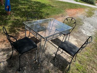 Table 4 chairs