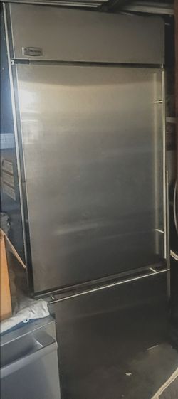 Monogram ZICS360NHRH refrigerator USED