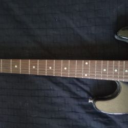 BLACK ELECTRIC GUITAR WITH BUILT-IN SPEAKER 
