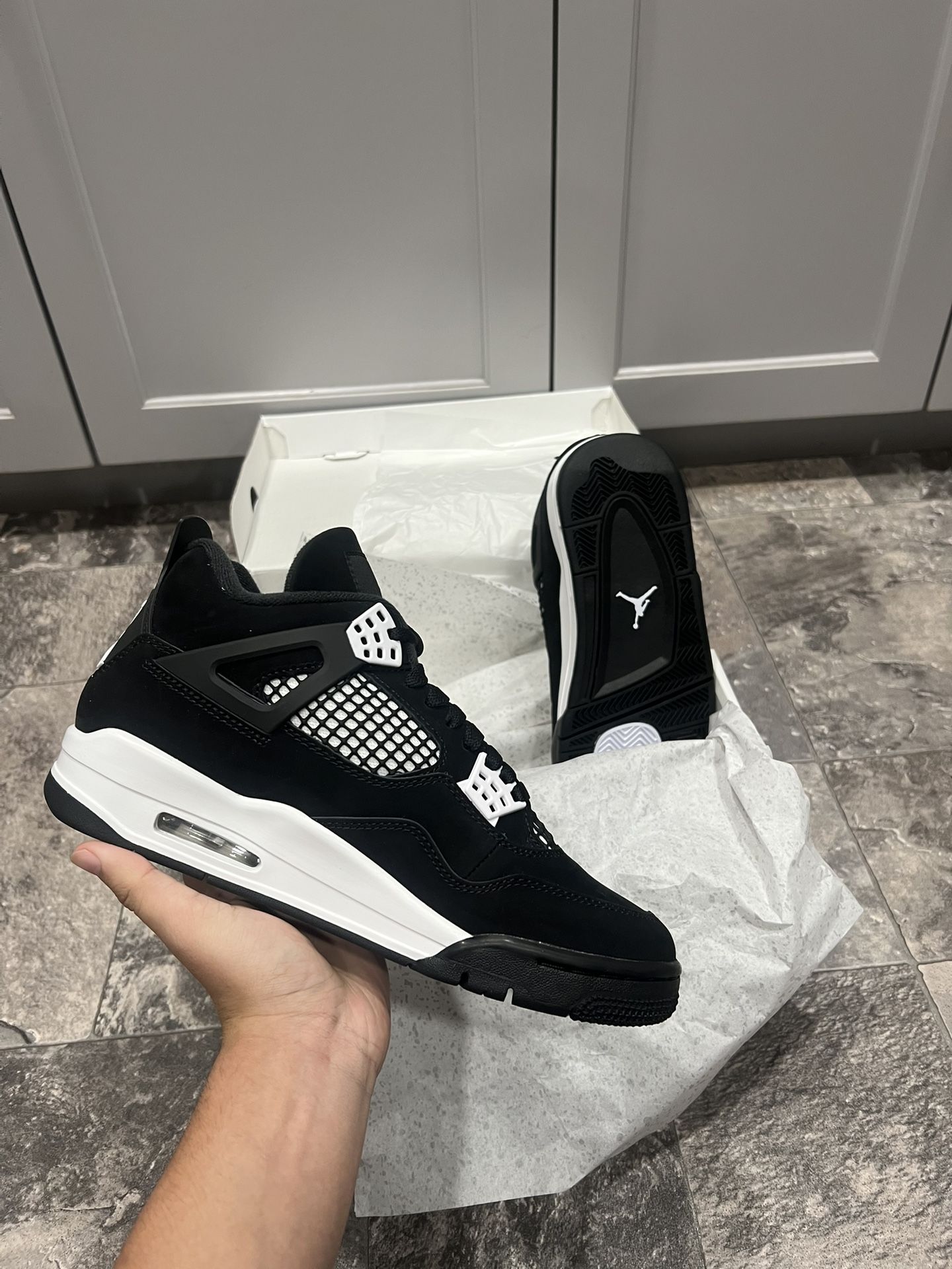 Jordan 4 Retro  White Thunders