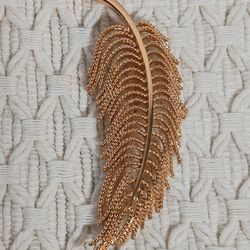 Boho LARGE 3 1/2 "VINTAGE SIGNED MONET GOLD TONE OPEN WORk FEATHER PIN BROOCH