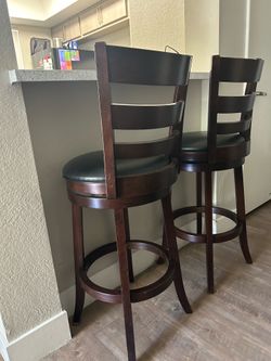 Swivel barstools