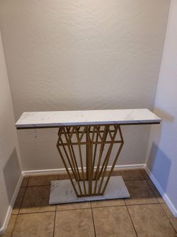 Entry way table