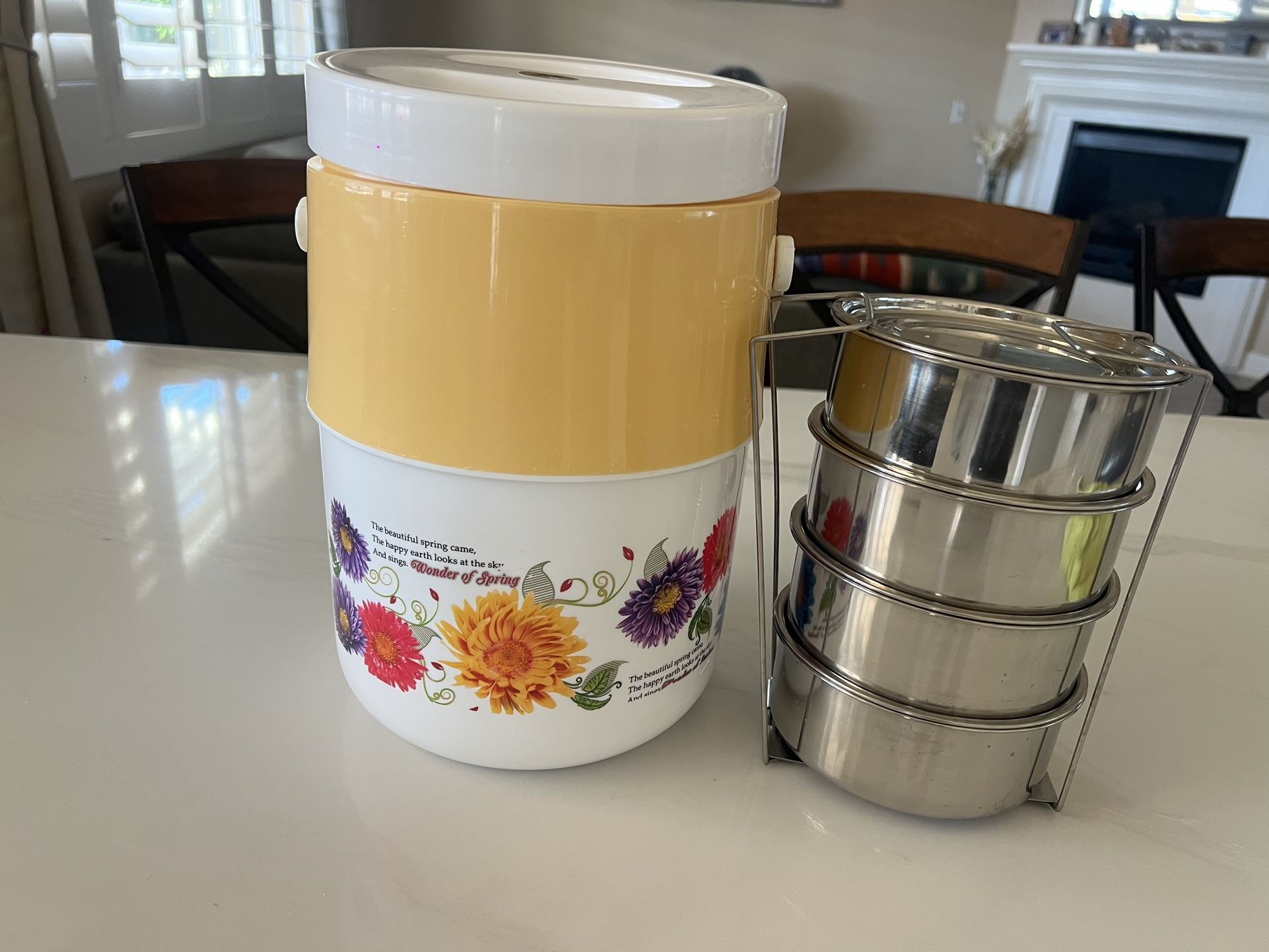 A Brand NewHot Lunch Box With 4 Steel Containers Inside