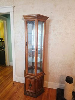Center/Corner Curio