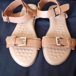New Women’s Sandals Size 8