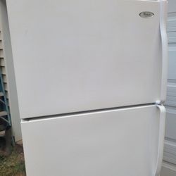 Maquina De Cortar Cesped Y Refrigerator Buenas Condiciones