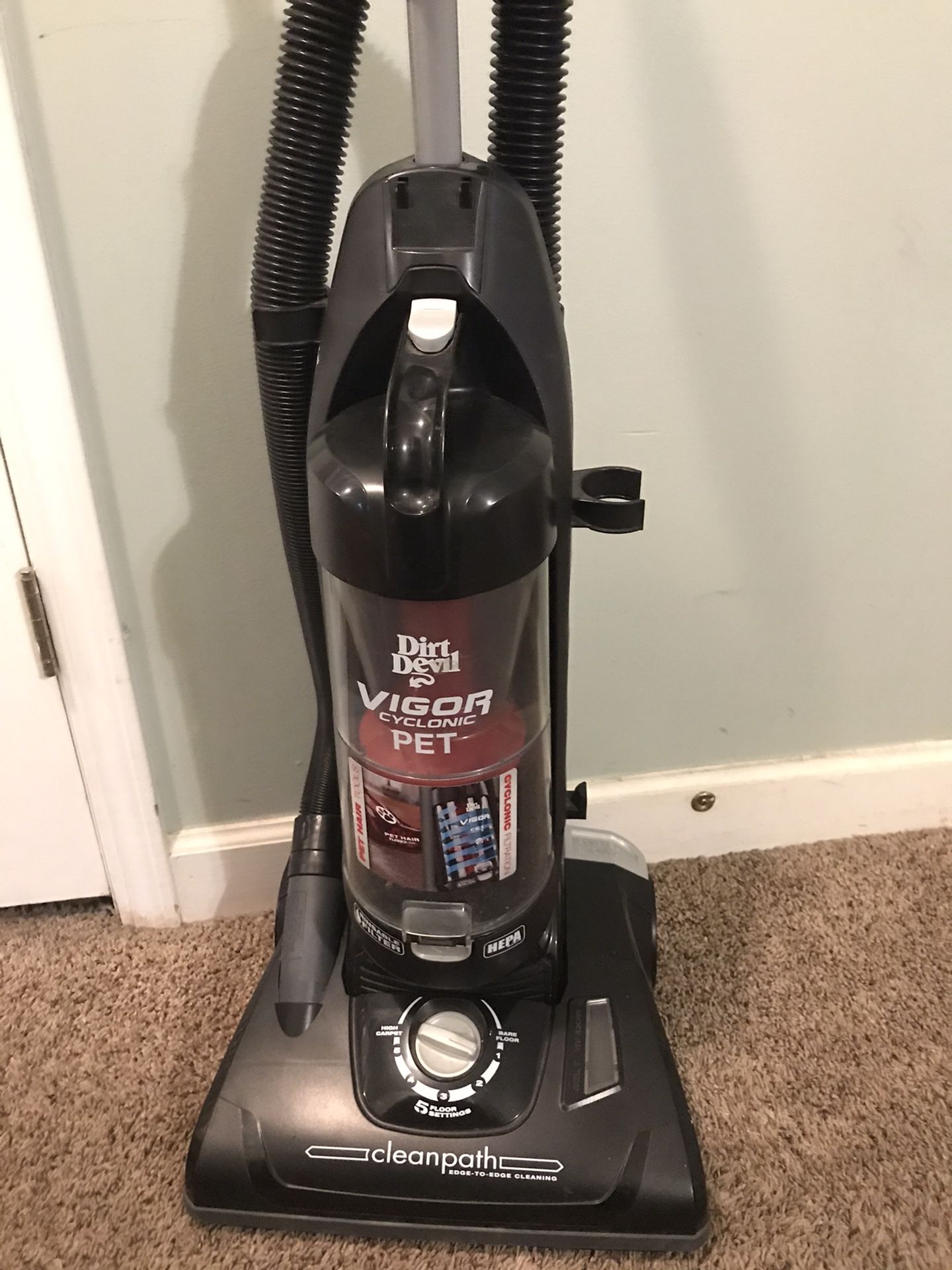 Vacuum cleaner excellent condition like new $50