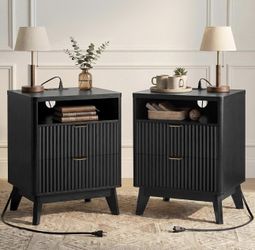 Set 2 Fluted Nightstands with Charging Station