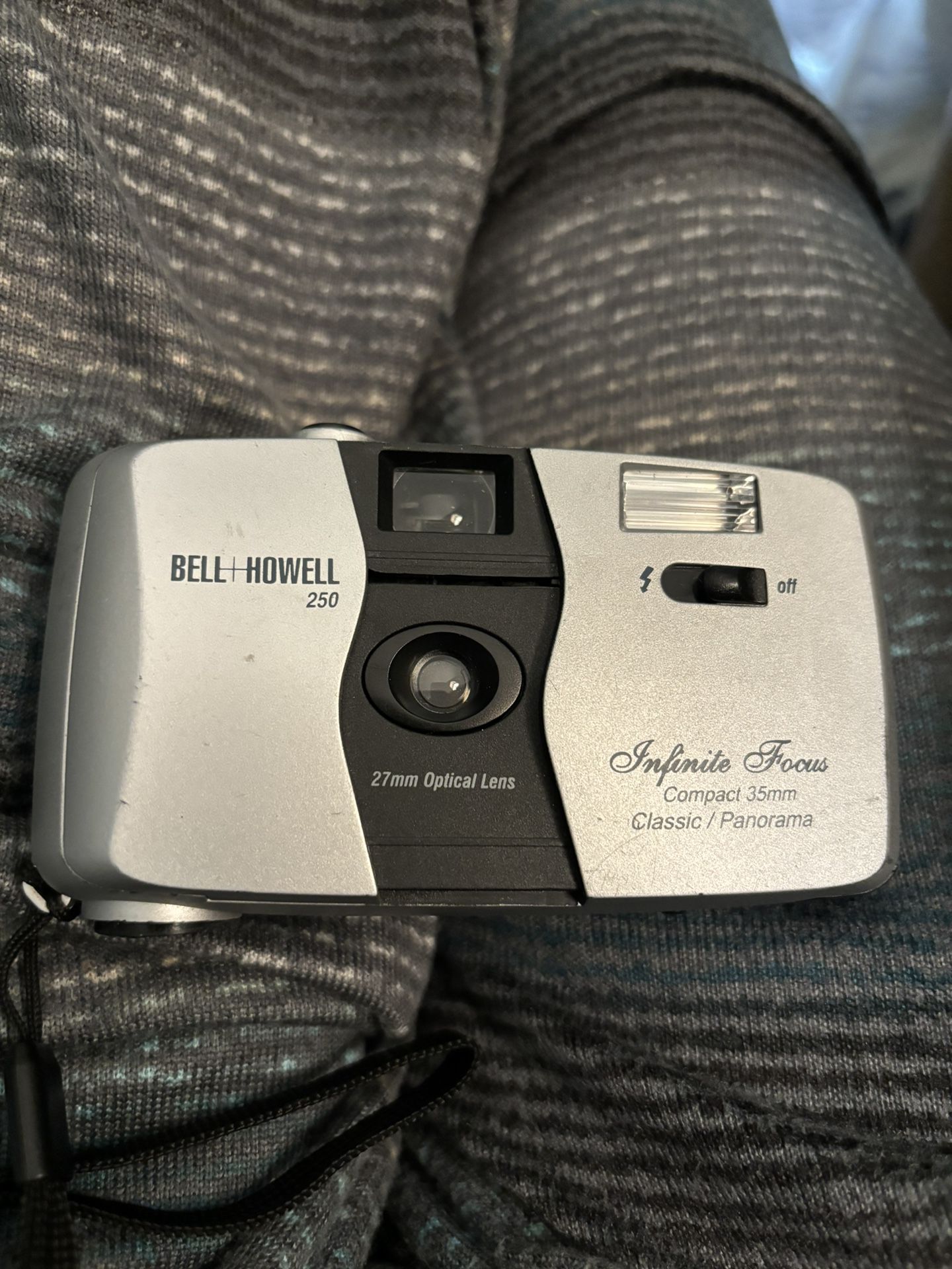 VINTAGE Bell and Howell 250 35 mm filmed camera