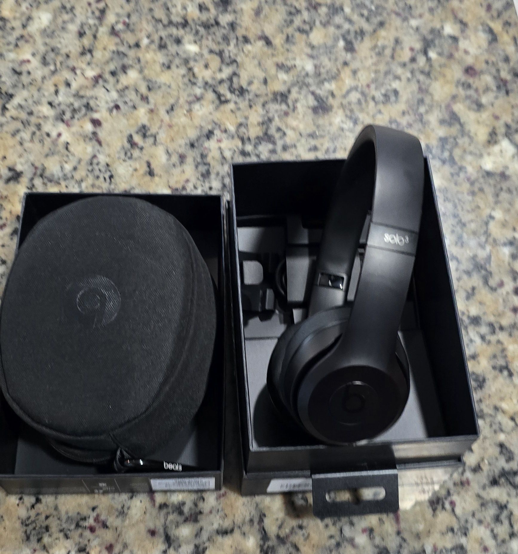 Beats Solo 3 Wireless (incluyen su estuche)
