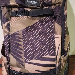 Burton Kilo 2.0 27L Backpack, Martini Olive Woodcut Palm
