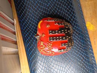 Sm Cup, New York And Magnet 