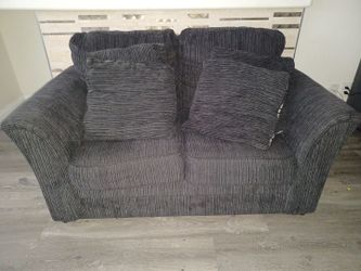 Loveseat with 4 Reversible pillows