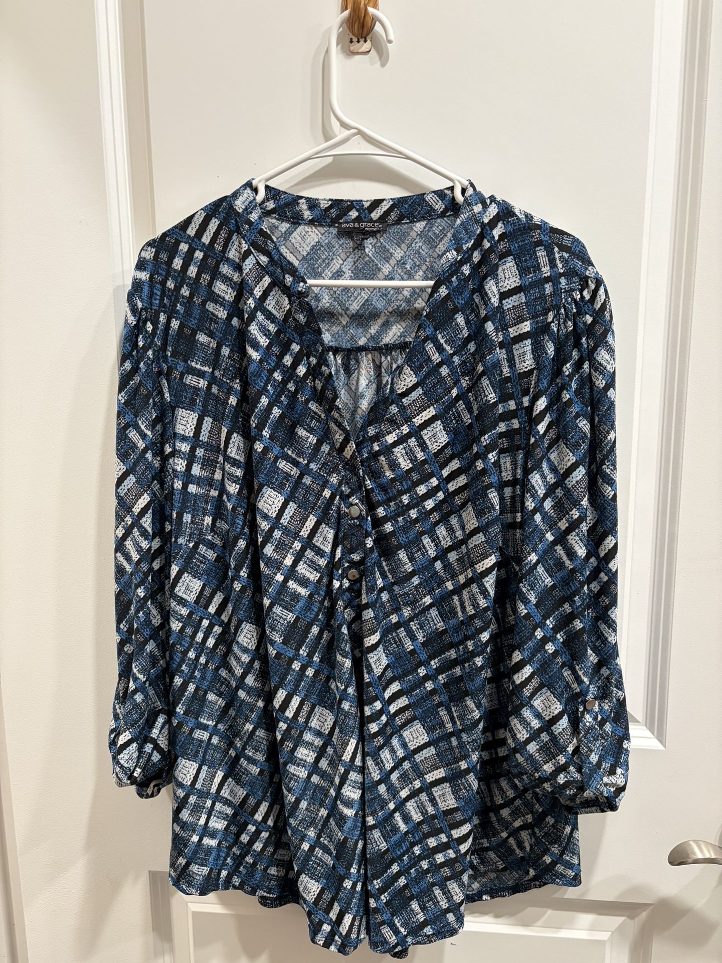 Ava & Grace 3/4 Sleeve Top Women’s Plus Size 2X Blue Print.