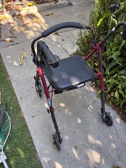 Adult walker with seat