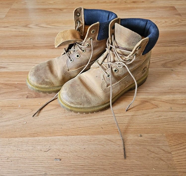 Womens 7.5 Timberland Boots