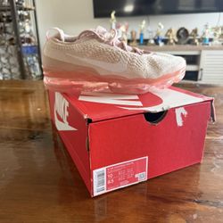 Women’s Vapor Max Size 10 