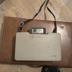 Old Poolaroid Camera 