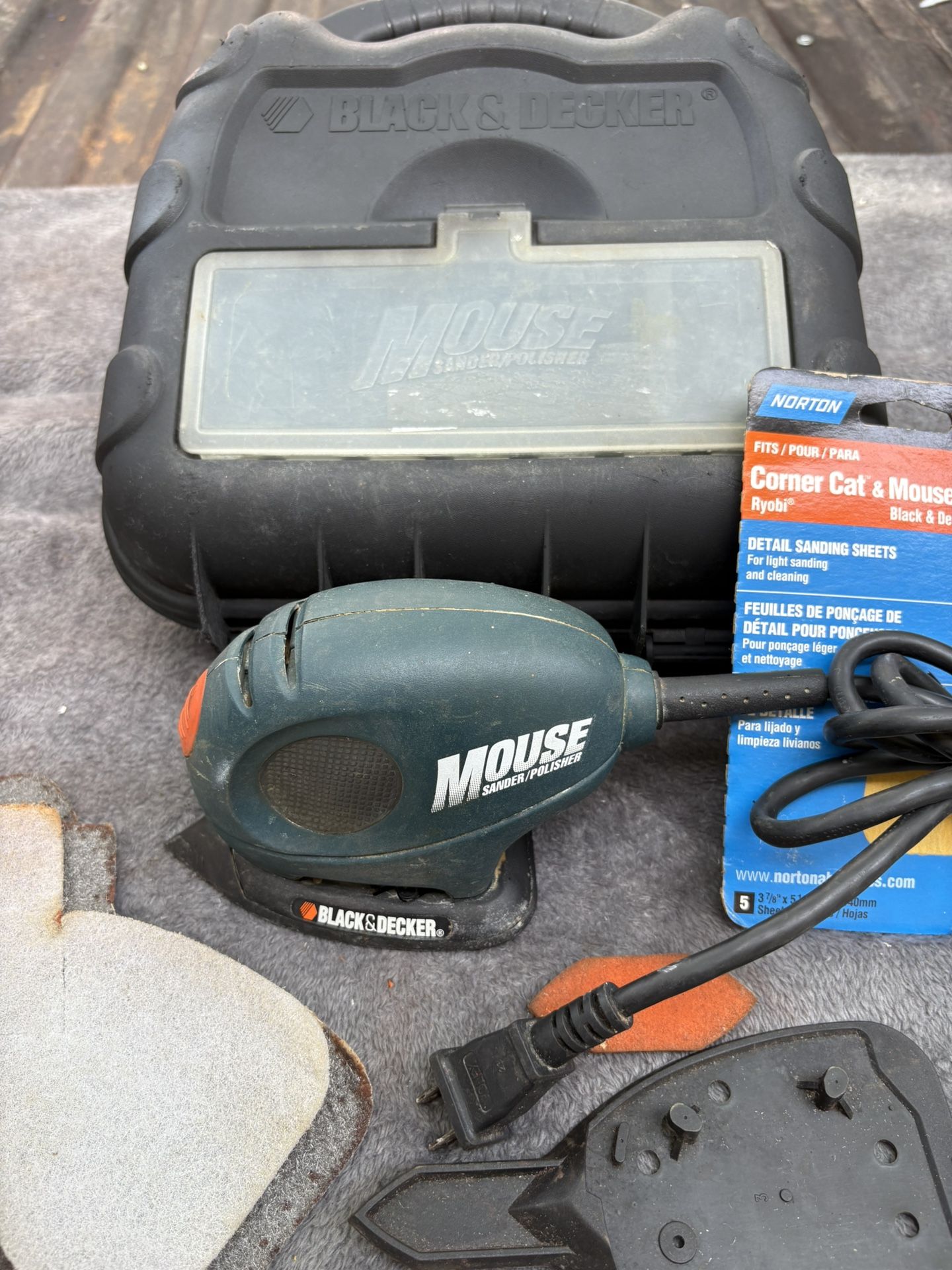 Black & Decker MOUSE-MS500-Sander /Polisher Kit-Like New- Sanding Pads, Case