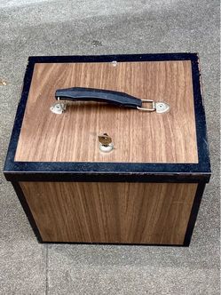 Lockable Storage Box with Key and Handle
