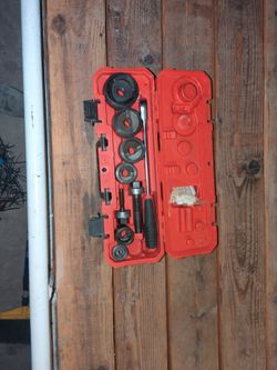 Milwaukee Knockout Set 1/2 To 2"