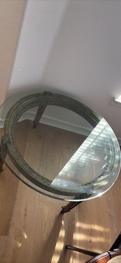 Ornate coffee table - 42 inches in diameter